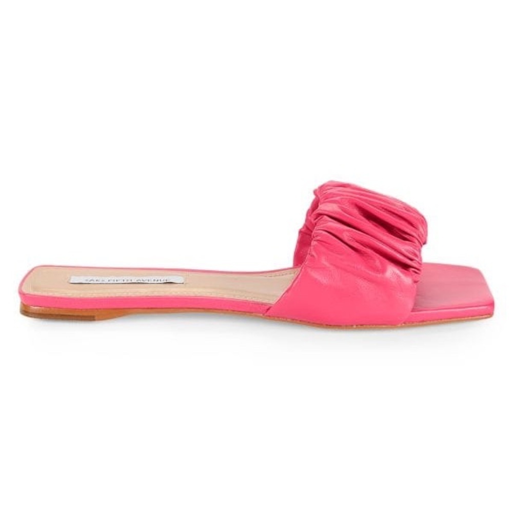 NWT SAKS FIFTH AVENUE
Scrunch Leather Flat Sandals
